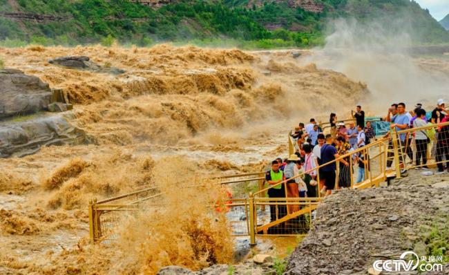 Shaanxi Yan'an: La cascada Hukou del río Amarillo ahora está al nivel del banco de agua