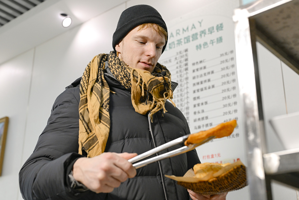 Ice and Snow Spring丨On his first morning in Altay, the Dutch boy was confused by its aroma!