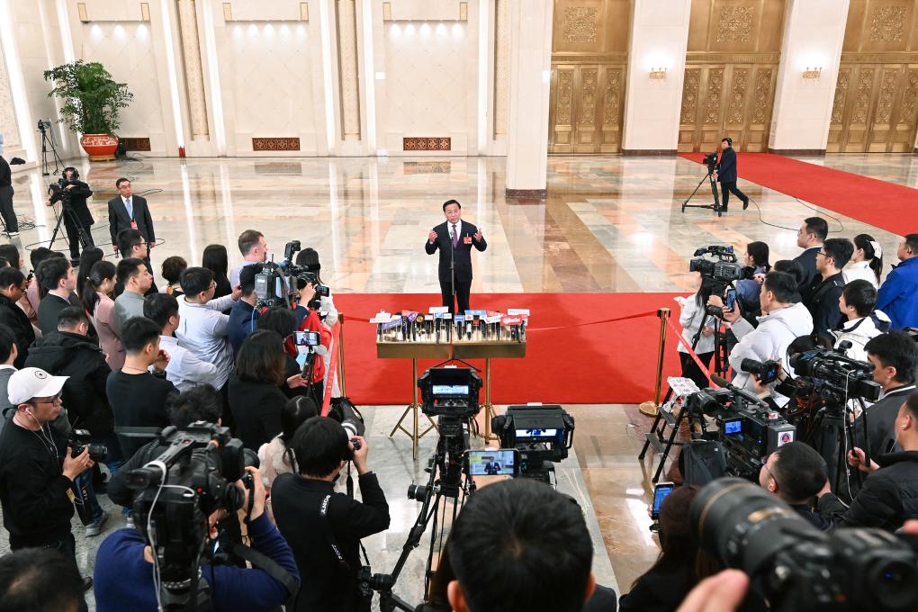  La troisième session du 14e Congrès populaire national a eu lieu dans la grande salle du peuple de Pékin. Il s'agit d'une interview avec les médias de Han Jun, ministre de l'Agriculture et des Affaires rurales. Photo de la journaliste de l'agence de presse Xinhua Chen Yehua </p> <p class = 