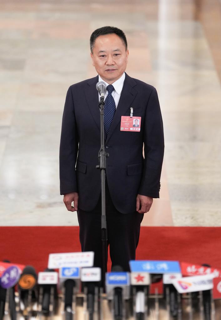  L'activité d'entrevue de la troisième session du 14e Congrès populaire national a eu lieu dans la grande salle du peuple à Pékin. Il s'agit d'une interview avec les médias du ministre des Ressources en eau Li Guoying. Photo de la journaliste de l'agence de presse Xinhua Chen Yehua </p> <p class = 