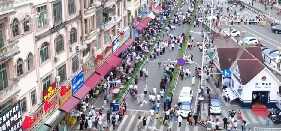  1,5 million, avec plus de 2 000 groupes de touristes entrant dans le Vietnam et plus de 17 000 passagers vietnamiens sont entrés en Chine par le port de Dongxing. Derrière les données éblouissantes, les habitants des deux pays sont enthousiasmés par le tourisme transfrontalier et démontre également l'attractivité croissante du port de dongxing. </p> <! - repaste.body.end ->               </div>
              
          </div>
          
          <!--<div class=