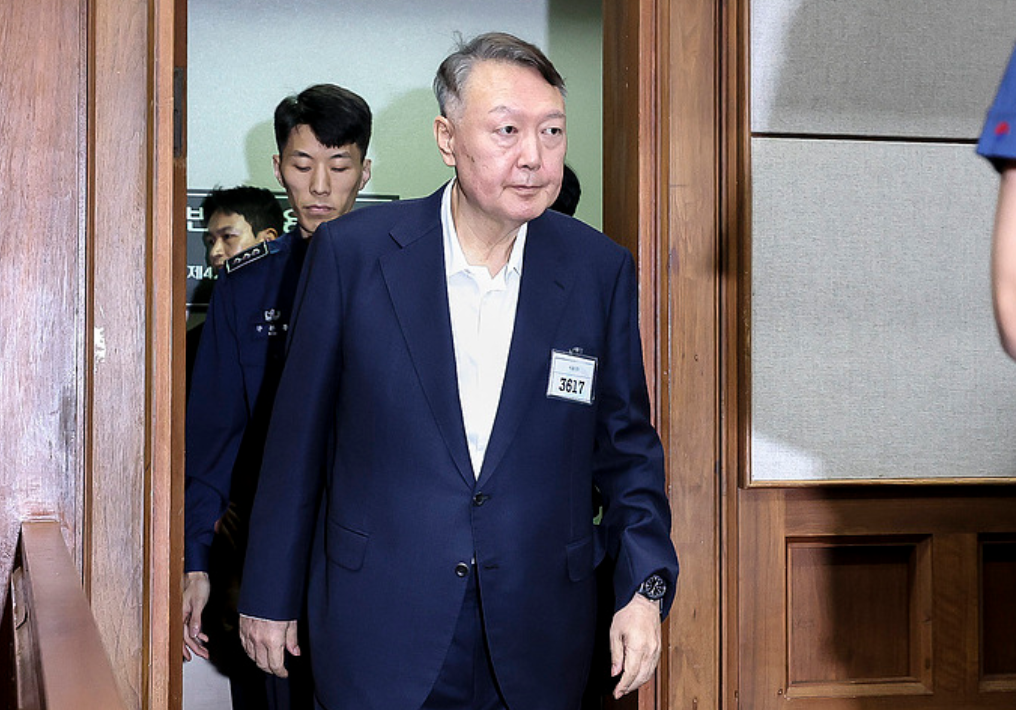 韩国前总统尹锡悦出席内乱特检组传唤调查 