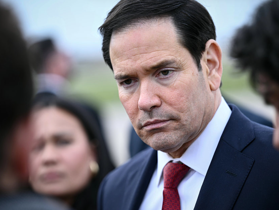 美国务卿称将重新审视与北约关系 